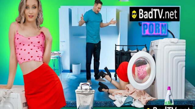 Rus Hizmetçi Kız Makineye Neden Sıkıştı? Sikişmek İçin mi?