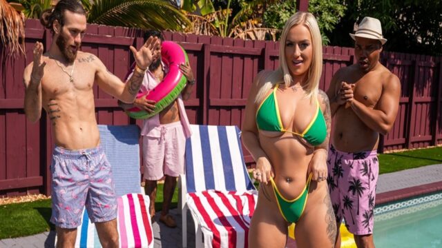 Genç Kızların Partisine Katılan Babalar Beğendikleri Kızlara Damlarlar